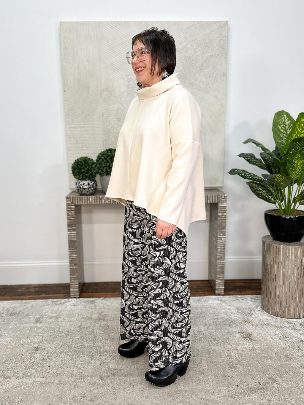 Kali Pant, Echo