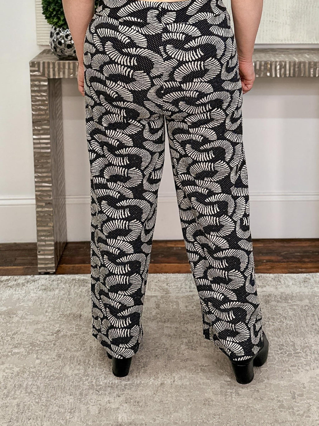 Kali Pant, Echo